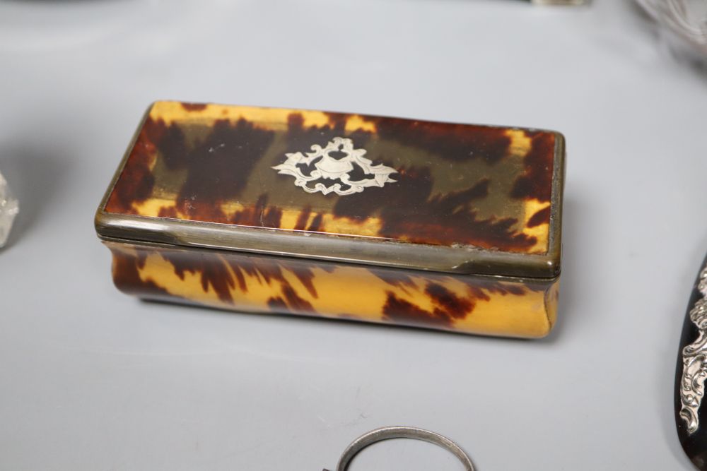 Eight assorted silver and tortoiseshell items including trinket box, scent bottles, timepiece and desk clip etc (a.f.).